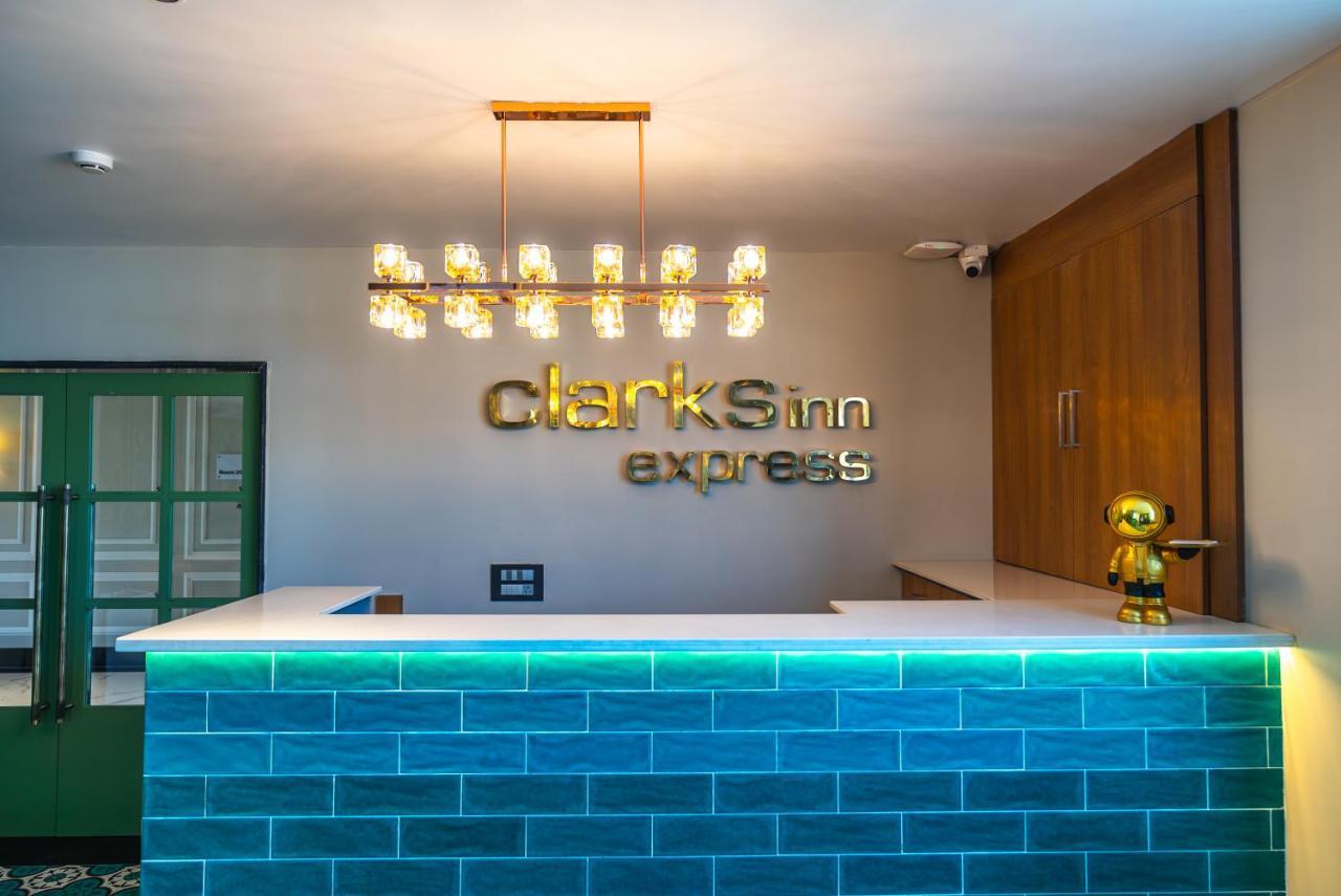 Clarks Inn Express, Rishīkesh Екстериор снимка